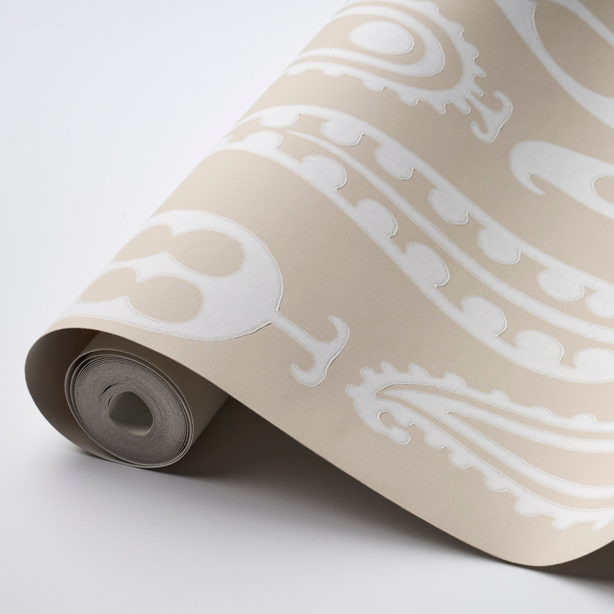 Paisley Peas Natural by Drusus Tabor Modern Paisley Wallpaper – Schumacher 5015382