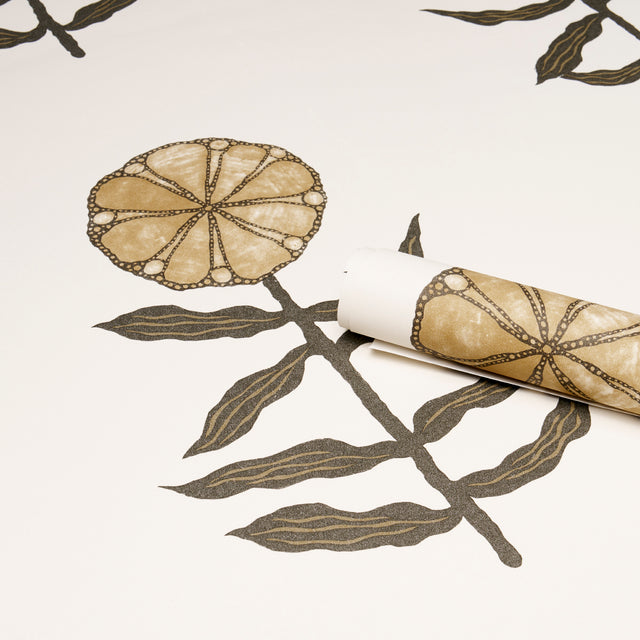 Pretty Petals Neutral by Marian McEvoy Large-Scale Floral Wallpaper – Schumacher 5015450