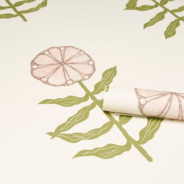 Pretty Petals Blush by Marian McEvoy Large-Scale Floral Wallpaper – Schumacher 5015451