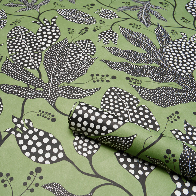 Polka Dot Jungle Black & Green Botanical Wallpaper – Schumacher 5015460