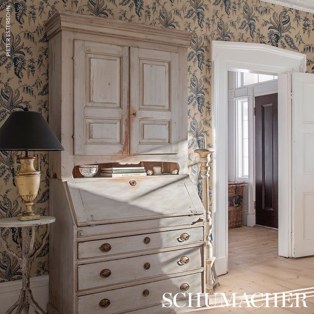 Apolline Botanical Ciel & Marine by Schumacher Ottoman-Inspired Botanical Wallpaper – Schumacher 5015501