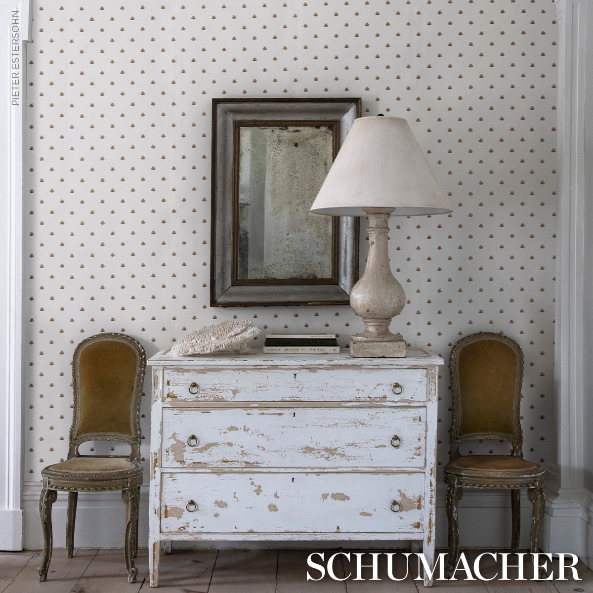 Hubert's Bees White & Gold by Schumacher Metallic Bee Motif Wallpaper – Schumacher 5015530