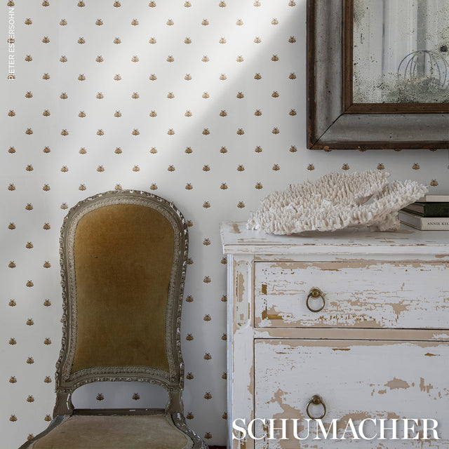 Hubert's Bees White & Gold by Schumacher Metallic Bee Motif Wallpaper – Schumacher 5015530