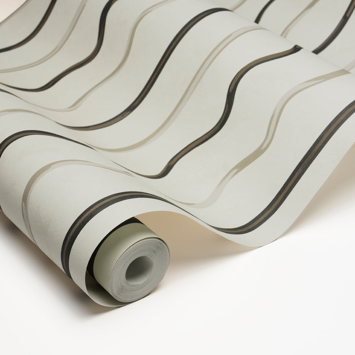 Affogato Ivory & Carbon by Backdrop Modern Serpentine Stripe Wallpaper – Schumacher 5015571