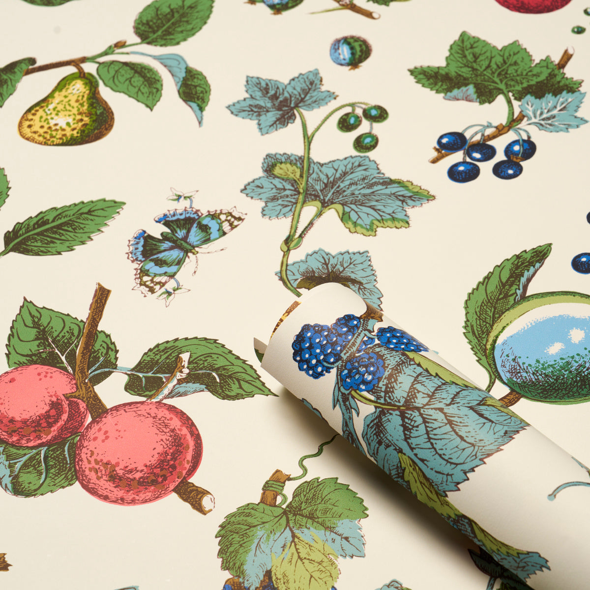 Berry Grove Ivory Botanical Fruit Wallpaper – Schumacher 5015652