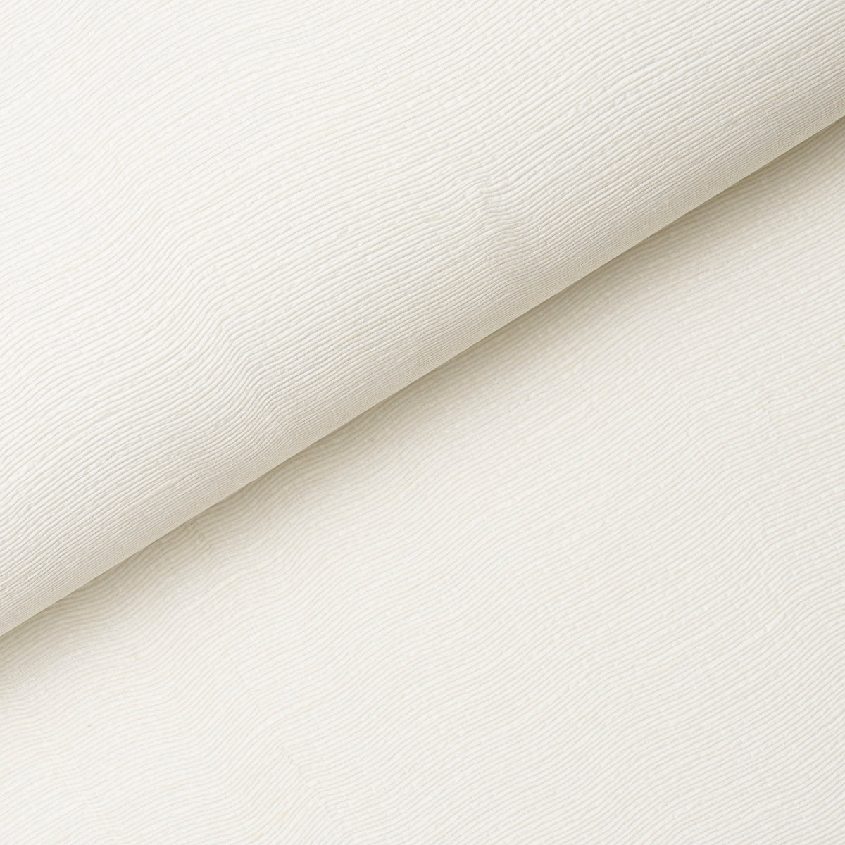Linen Plissé Wallcovering in Ivory by Schumacher, featuring a puckered linen texture and elegant organic look.