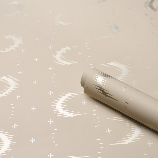 Aristelle Warm Silver by Schumacher Abstract Geometric Wallpaper – Schumacher 5016470