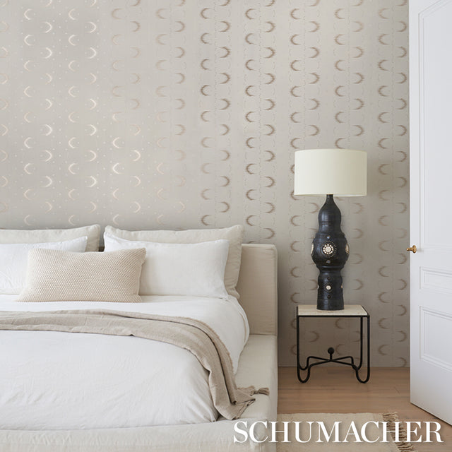 Aristelle Warm Silver by Schumacher Abstract Geometric Wallpaper – Schumacher 5016470