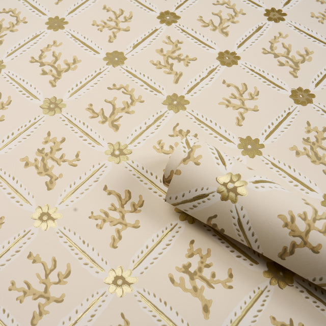 Corail Leaf Trellis Champagne by Timothy Corrigan Metallic Botanical Trellis Wallpaper – Schumacher 5016640