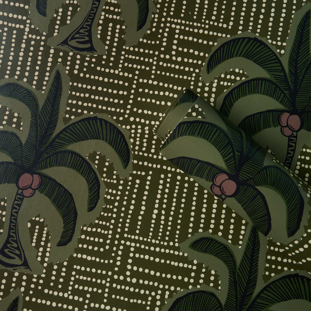 AGUA DE COCO Palm Tree Green by Johanna Ortiz Tropical Wallpaper – Schumacher 5017240