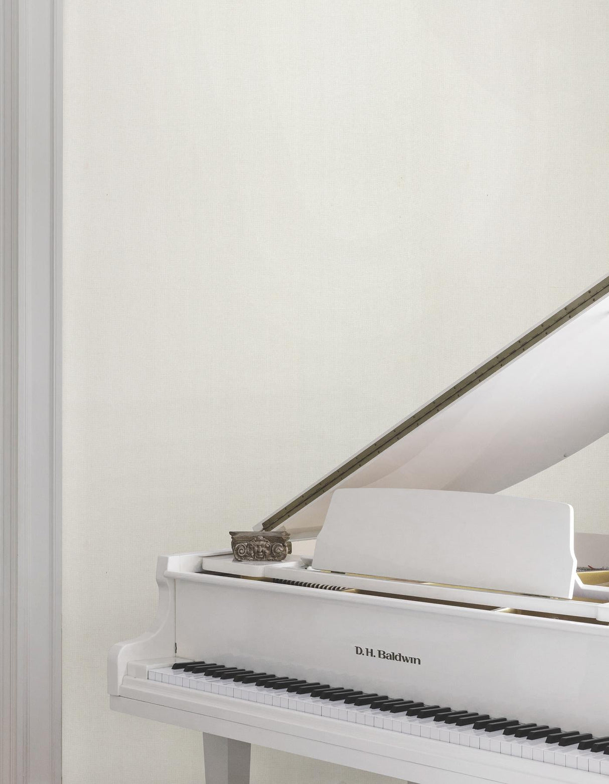 Huri White by Ronald Redding Textured Linen Look Wallpaper – York Designer Series MX9604