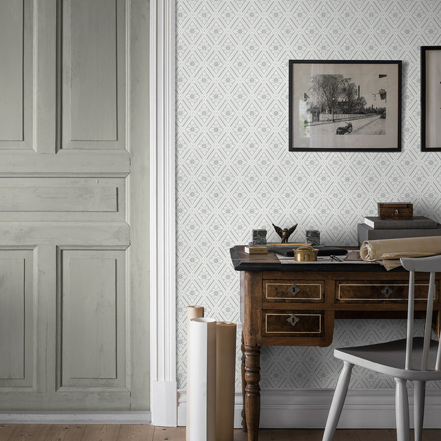 Ester Mineral by Boråstapeter Diamond Trellis Wallpaper – Schumacher 7658