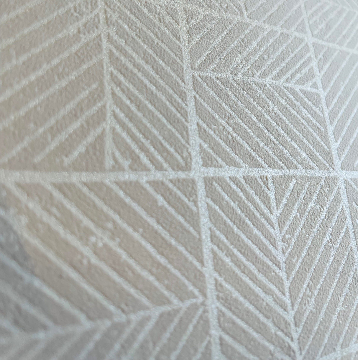 Carimbo Mosaic White by Veer Abstract Geometric Wallpaper – Veer Decor 8251-AI1