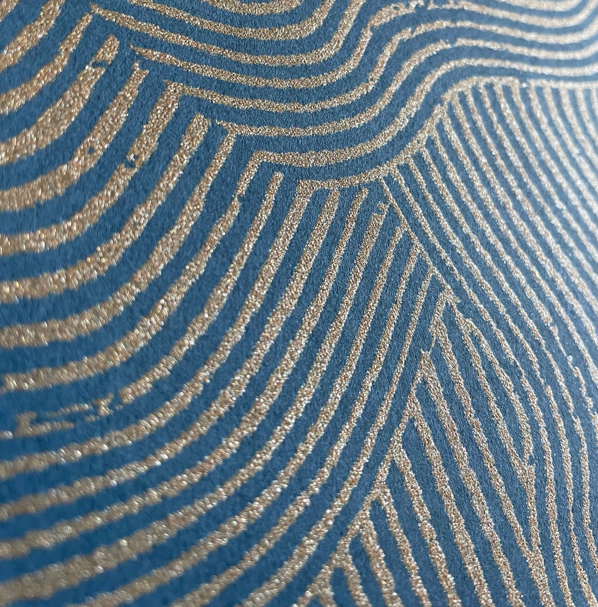 Bahia Dunes Navy by Veer Decor Abstract Wallpaper – Veer Decor 8251-AJ3