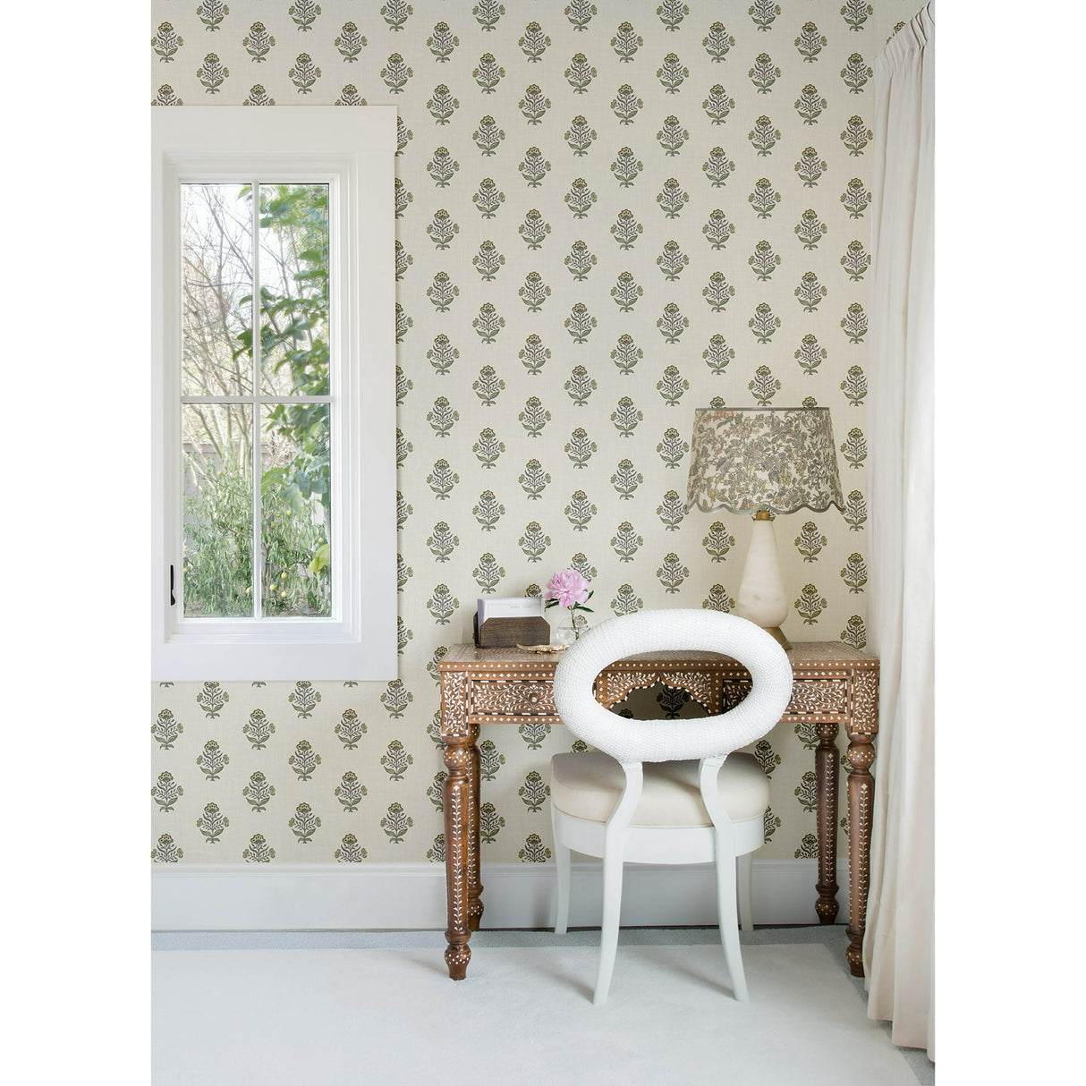 Hollyhock Honey by Chesapeake Floral Crest Wallpaper – Brewster Home Fashions 4148-27416