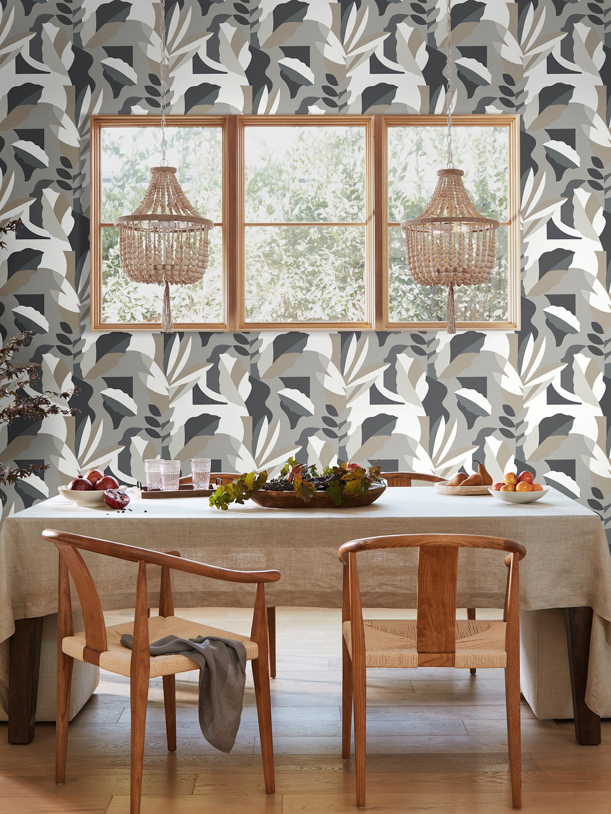 Papier Colle Black & White Wallpaper with Botanical Abstract Motif - York AG2003