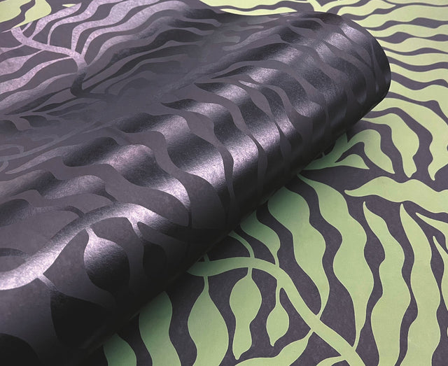 Fern Fronds Black Wallpaper with Metallic Effect - York AG2062