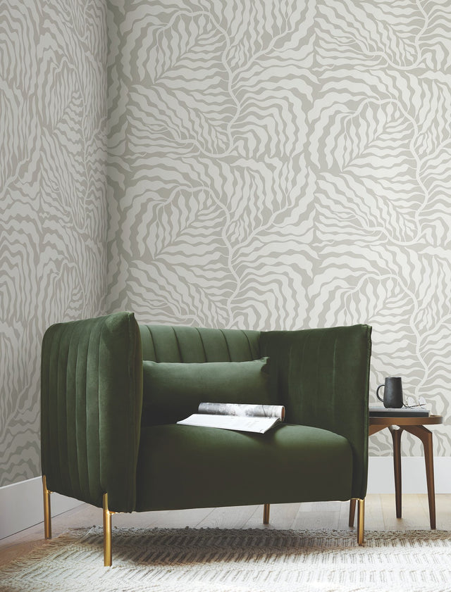 Fern Fronds Grey & White Wallpaper with Modern Botanical Pattern - York AG2064
