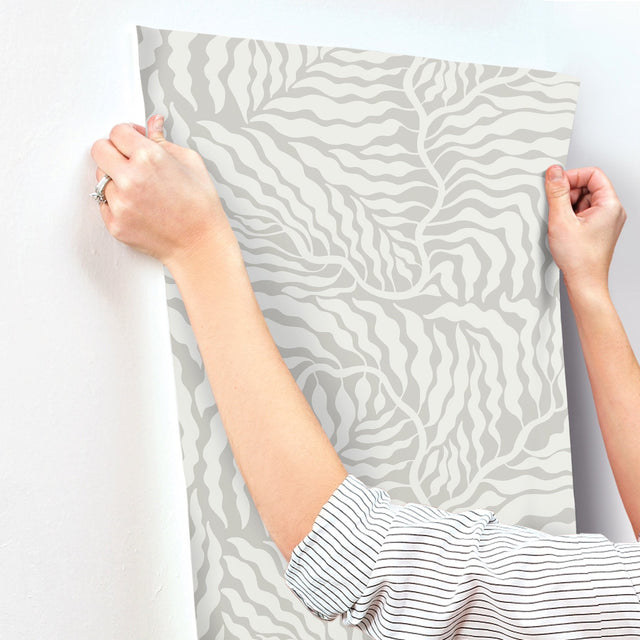 Fern Fronds Grey & White Wallpaper with Modern Botanical Pattern - York AG2064