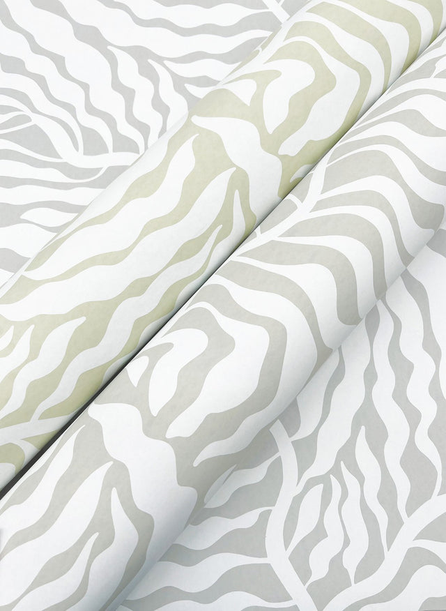 Fern Fronds Light Green & White Wallpaper with Modern Botanical Pattern - York AG2065