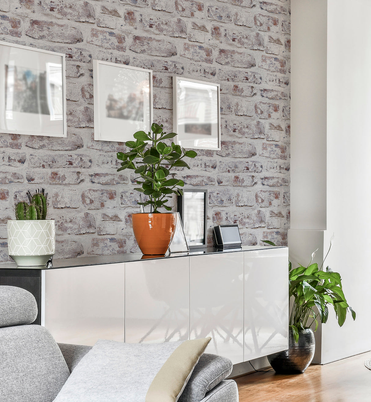 Domenic White by Arthouse Whitewashed Brick Wallpaper – Brewster Home Fashions AH671100