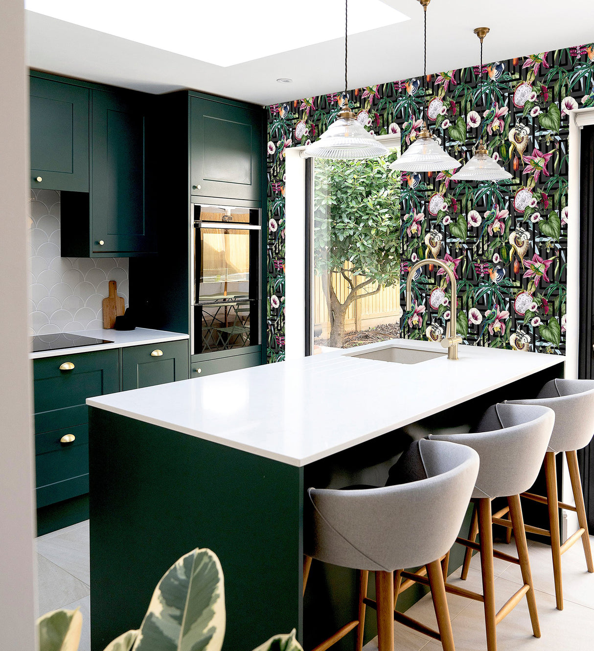 Lucretia Multicolor by Arthouse Tropical Wallpaper – Brewster AH922805