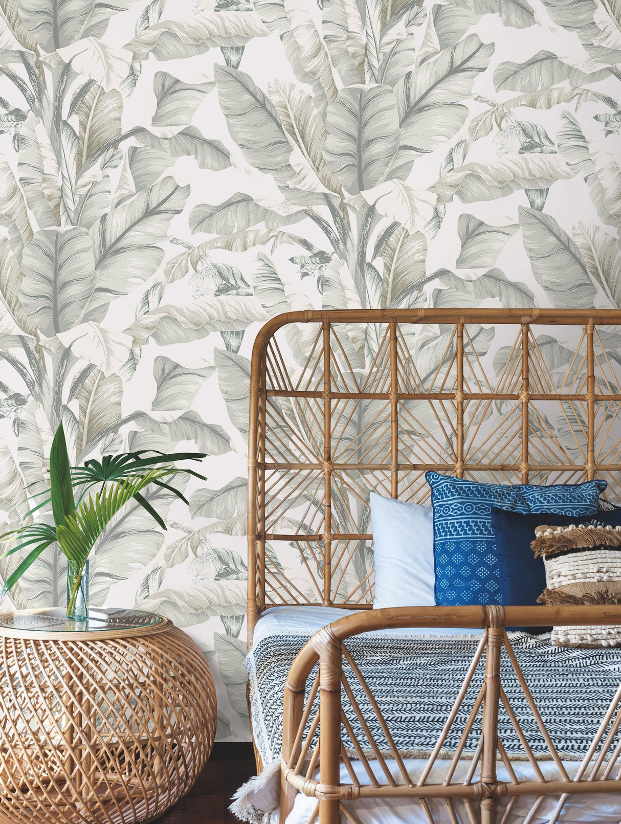 Banana Leaf White & Cream Wallpaper with Tropical Banana Leaf Motif - York BW3972