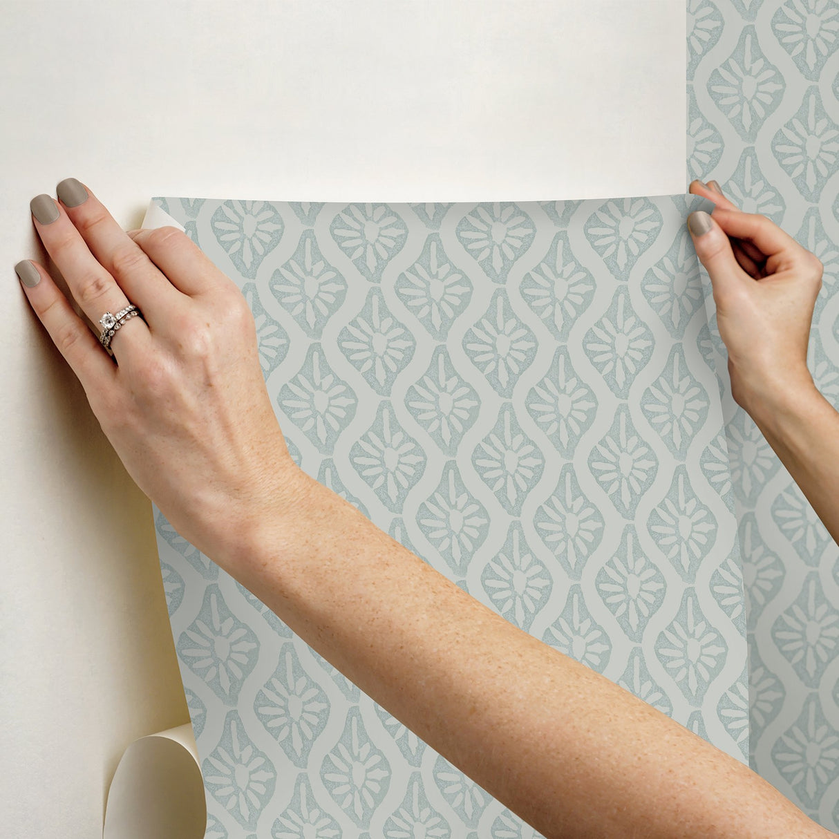 Nova Mist Blue Peel & Stick Wallpaper with Botanical Ogee Pattern, Transitional Style - NuWallpaper CJS6331