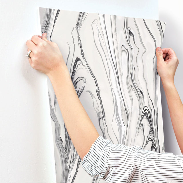 Liquid Marble Black Wallpaper with Modern Marble Pattern - York CL2572