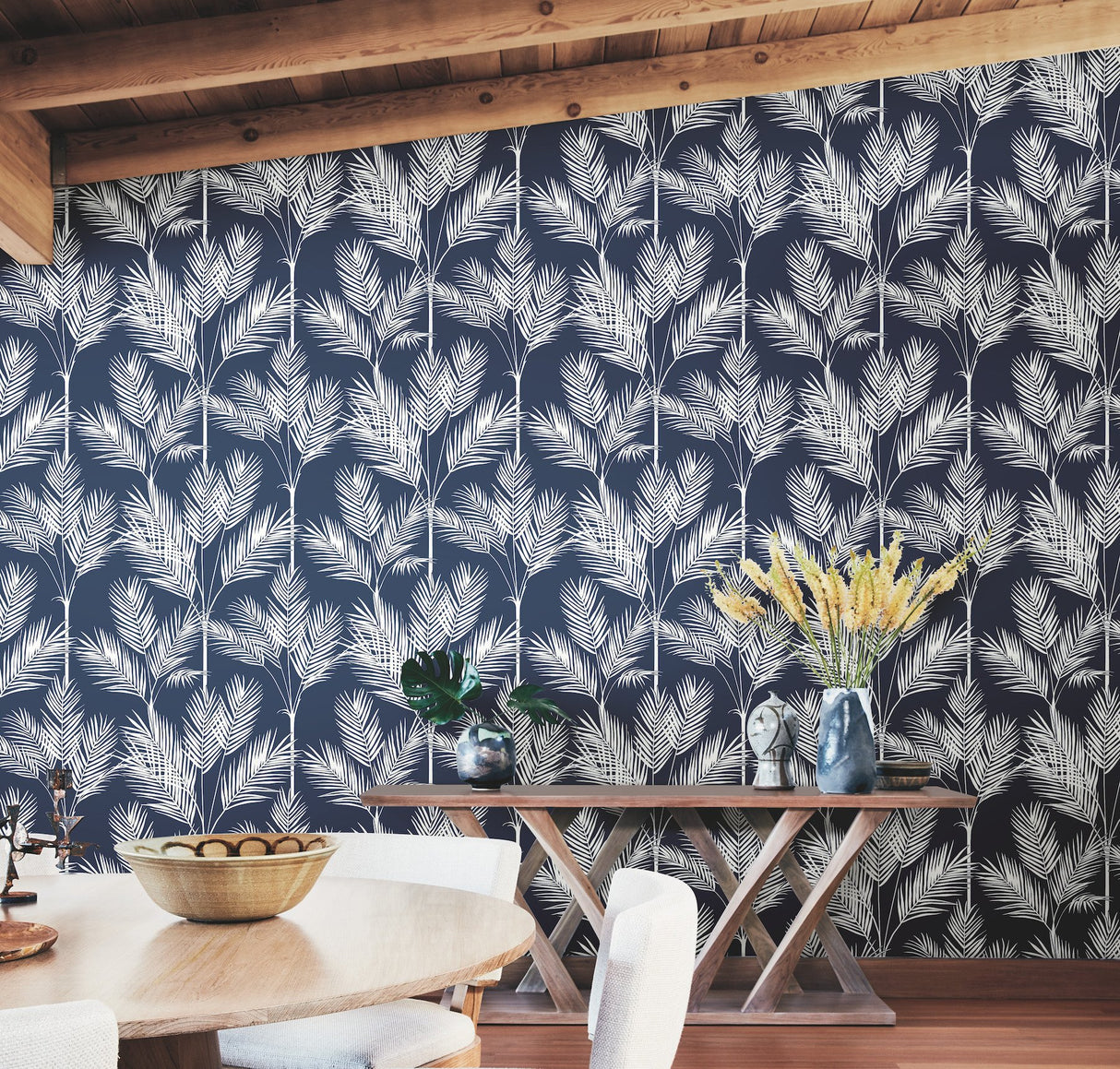King Palm Silhouette Navy Wallpaper with Botanical Palm Frond Motif - York CV4410
