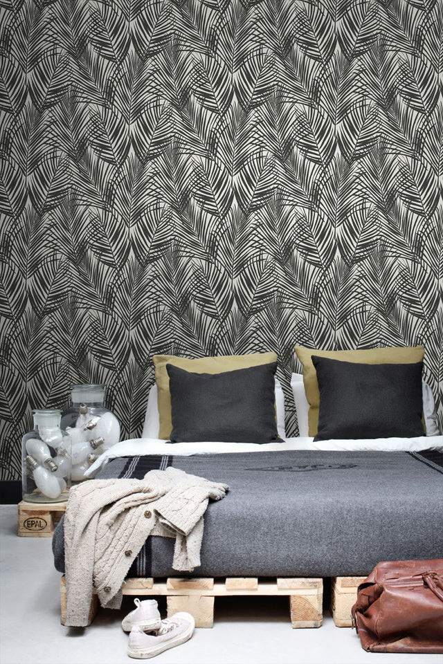 Fifi Black Palm Frond Wallpaper