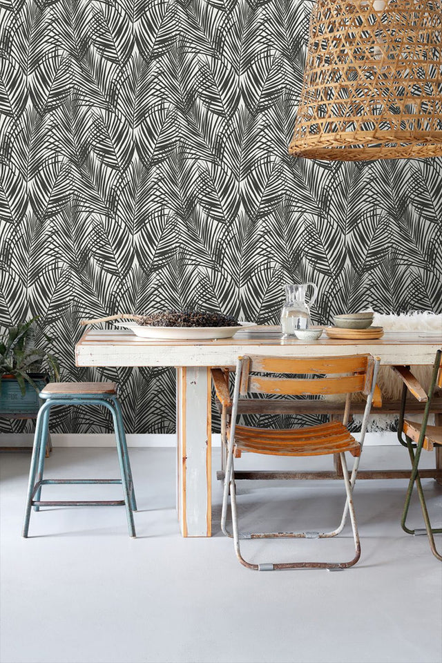 Fifi Black Palm Frond Wallpaper
