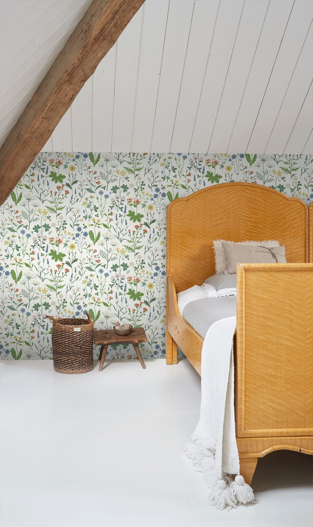 Fiore Green Wildflowers Wallpaper with Botanical Scandinavian Pattern - ESTA Home DD139390