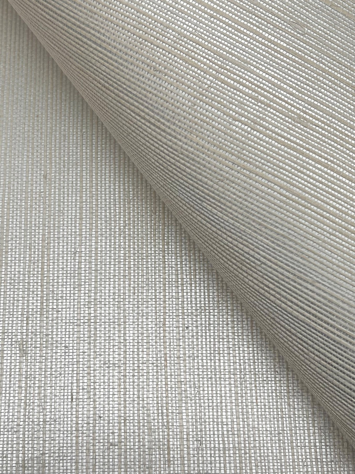Maguey Sisal Silver Grasscloth Wallpaper with Metallic Effect - York DE8995NWFD