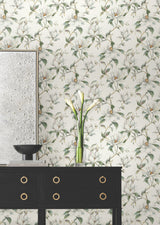 Garden Jewels White by Candice Olson Magnolia Blossom Botanical Floral Non-Woven Unpasted Traditional Wallpaper 27 in x 27 ft Roll - DF3311