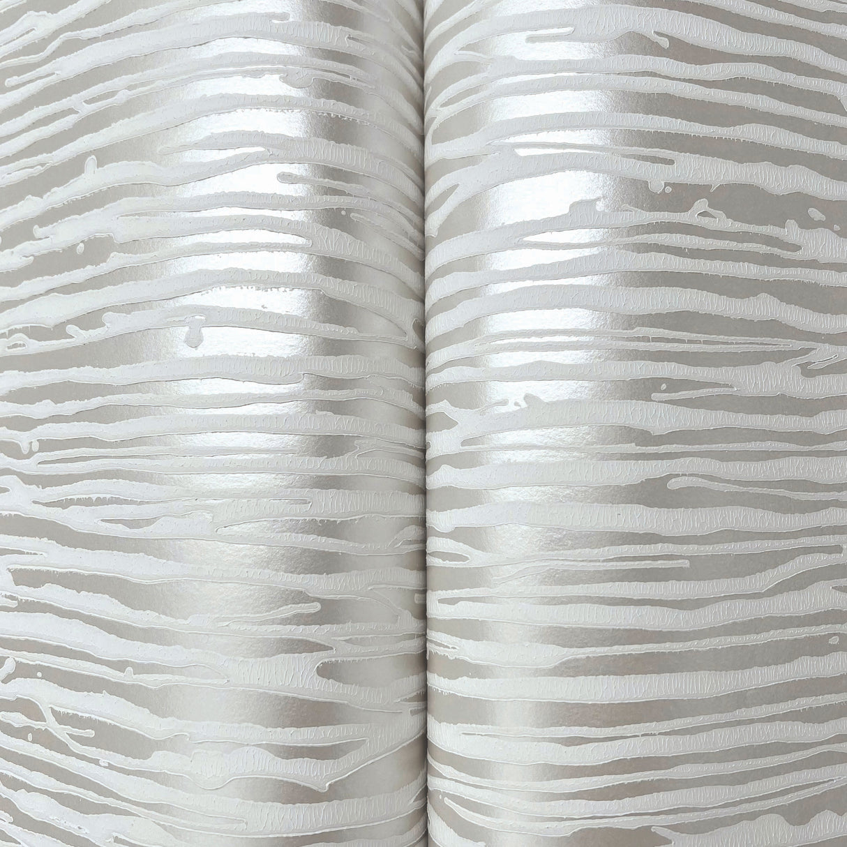 Horizons Pearl by Candice Olson Textured Metallic Wallpaper – York Designer Series DF3382