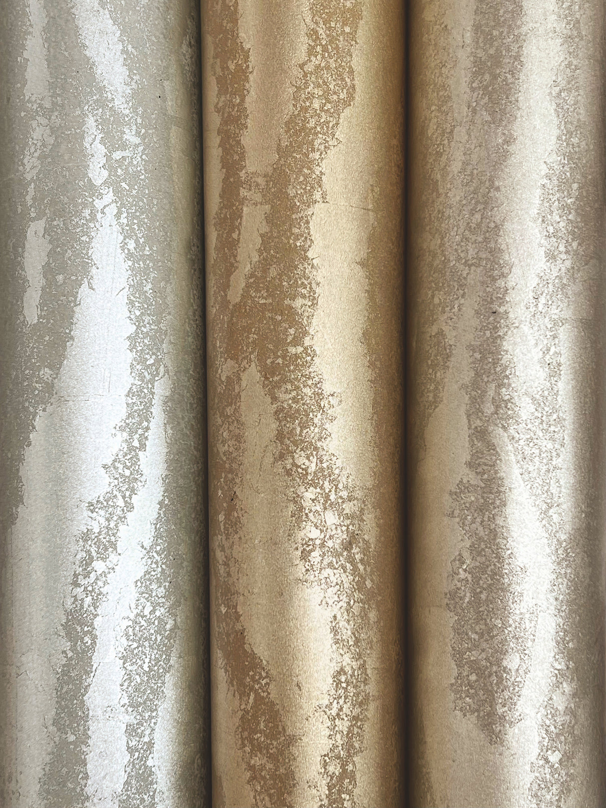 Zebra Chic Antique Gold by Candice Olson Foil Texture Wallpaper – York Designer Series DF3391