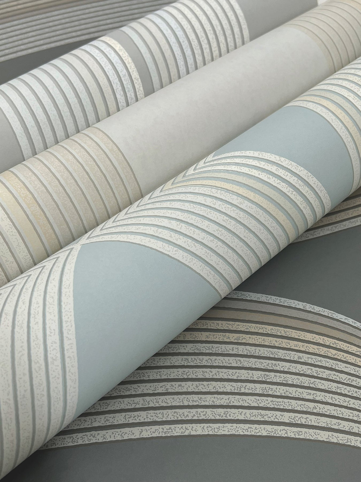 Progression Ogee Light Neutral Wallpaper with Modern Geometric Ogee Pattern - York EV3983