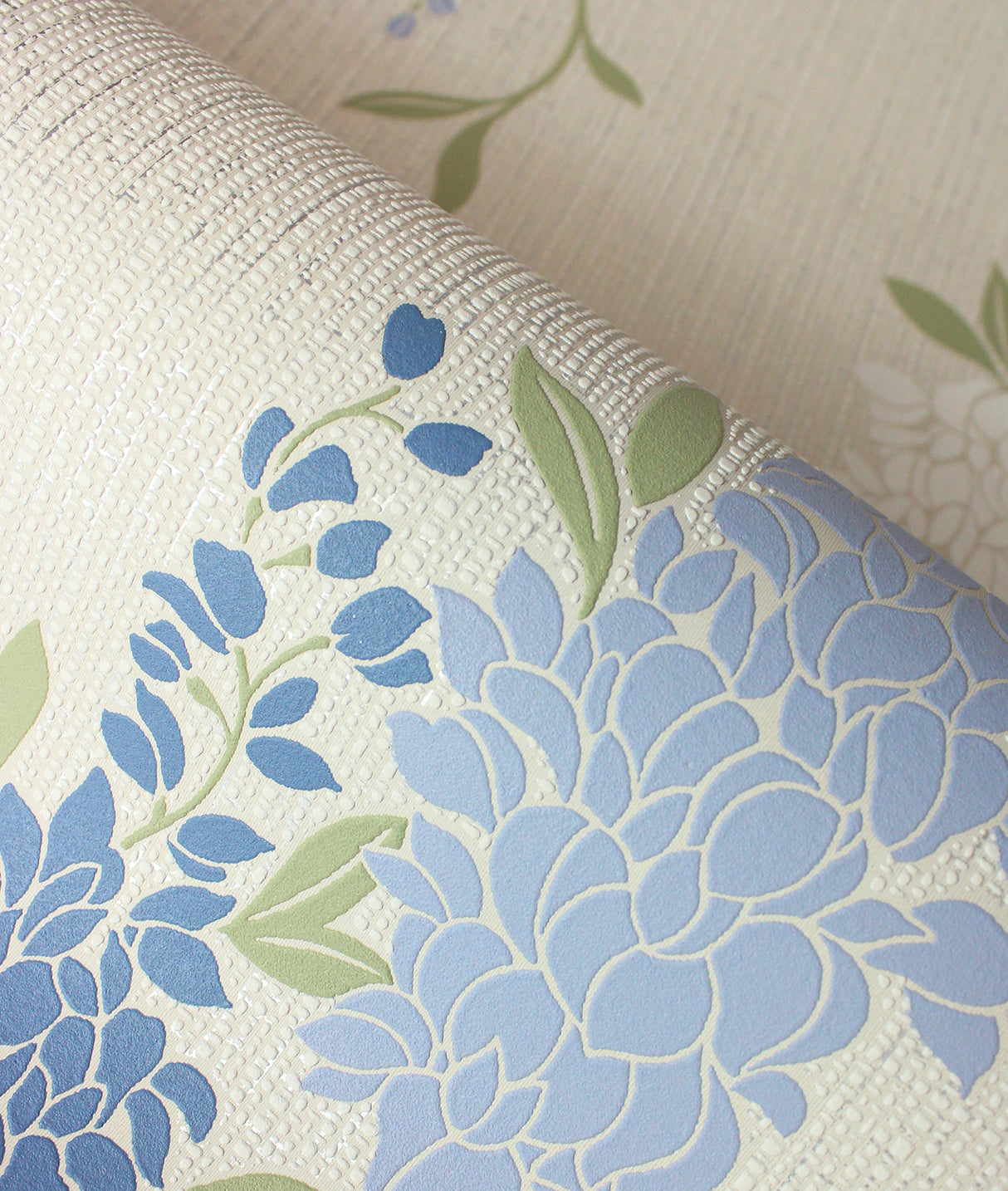 Aisla Blue Wisteria by Fine Decor Expanded Vinyl Botanical Wallpaper 20.9-in x 33-ft – Brewster Home Fashions FD43674
