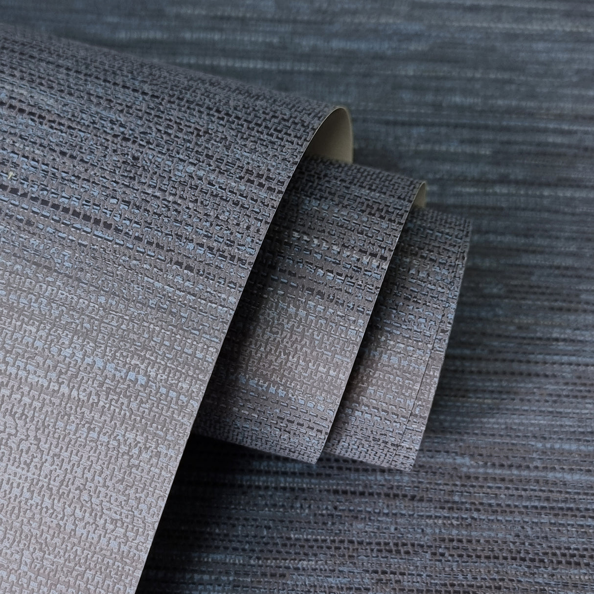 Miya Dark Blue by Fine Decor Faux Grasscloth Wallpaper – Brewster Home Fashions FD43787