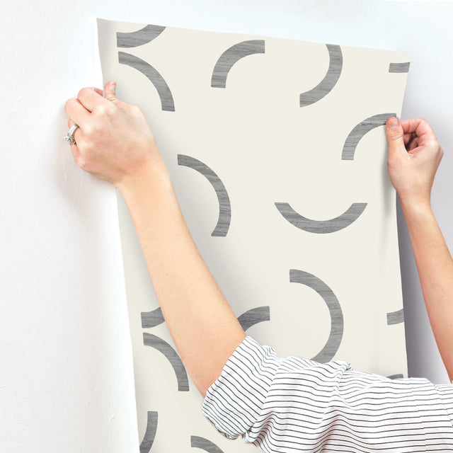 Lunula Black Geometric Modern Non Woven Wallpaper - York FM1022