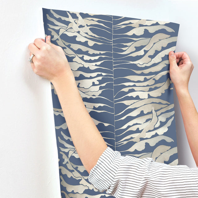 Leaf Column Navy Wallpaper with Metallic Botanical Modern Motif - York FM1043