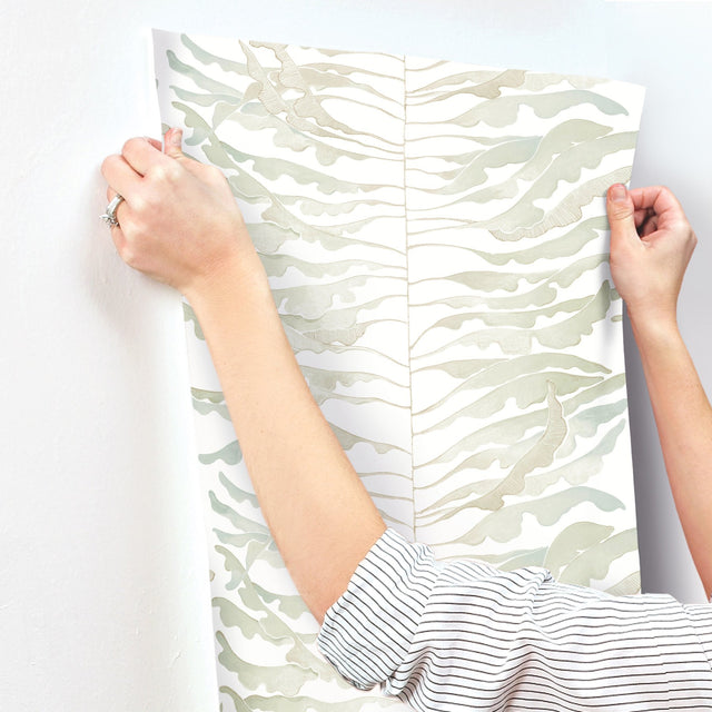 Leaf Column Green Wallpaper with Metallic Botanical Modern Pattern - York FM1045