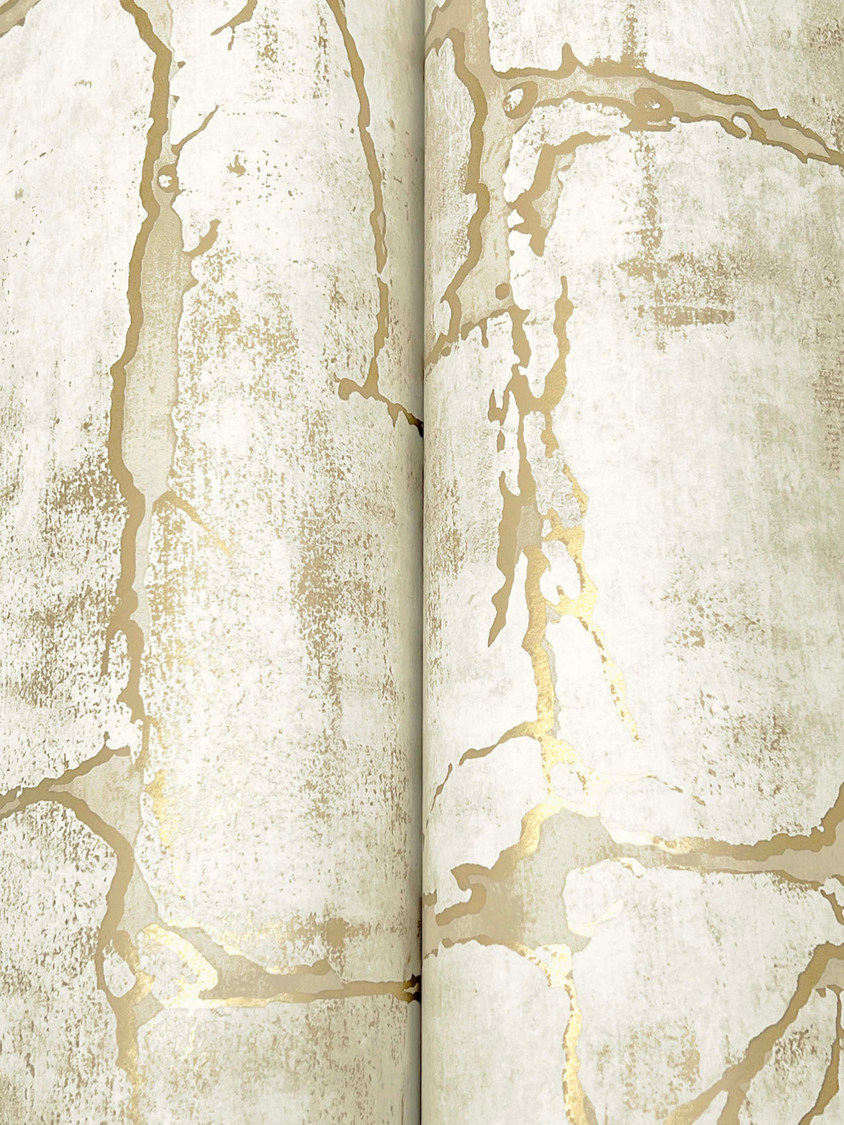 Mojave Gold by York Wallcoverings Non Woven Metallic Wallpaper – York Wallcoverings GN2584