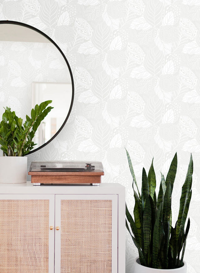 Vinca Pearl Wallpaper with Botanical Leaf Pattern, Non Woven Unpasted - York GO8224