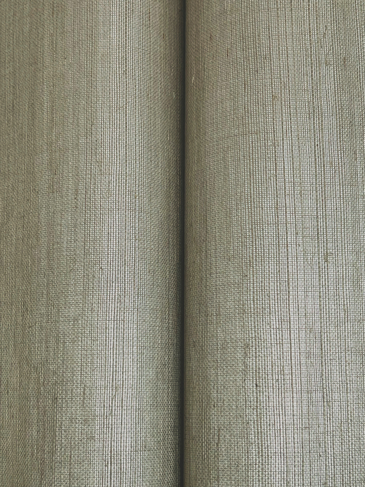 Glistening Sisal Feathered by Ronald Redding Grasscloth Wallpaper – York Designer Series GRL88404