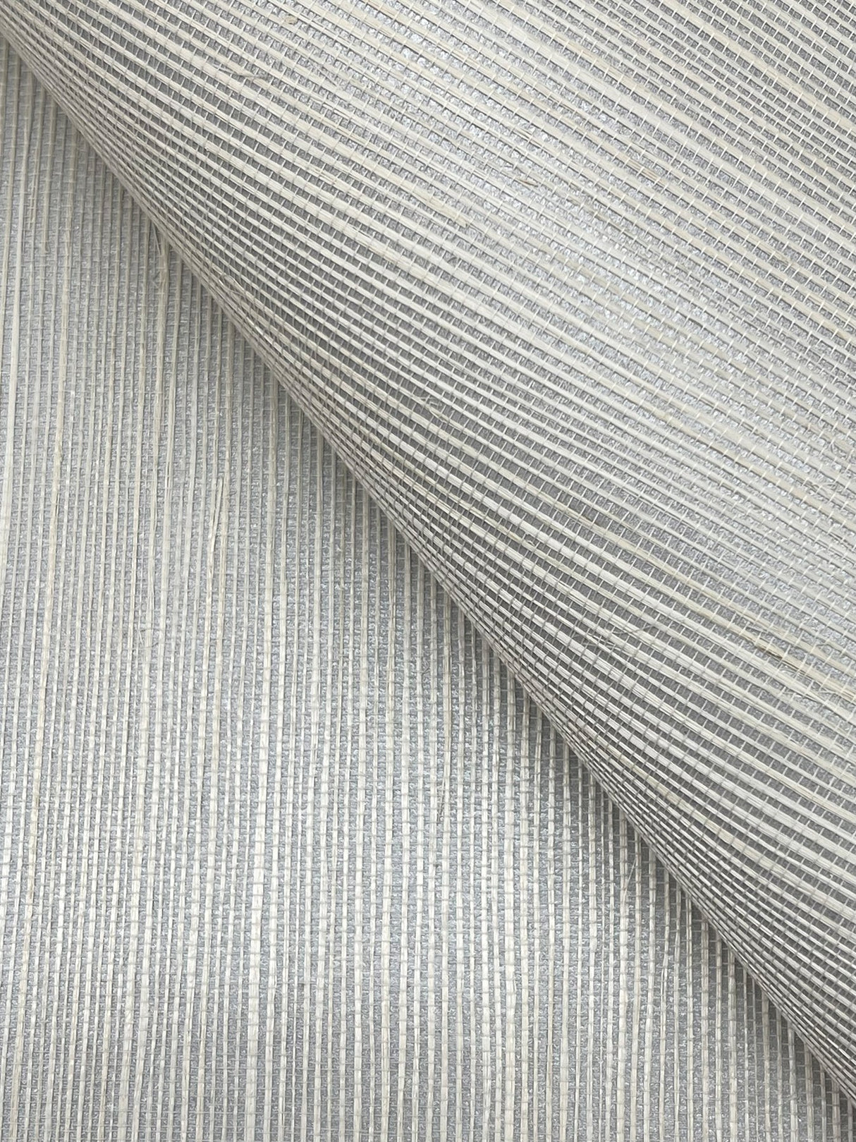 Maguey Sisal Cloudy Grasscloth Wallpaper with Metallic Effect - York GV0133NWFD