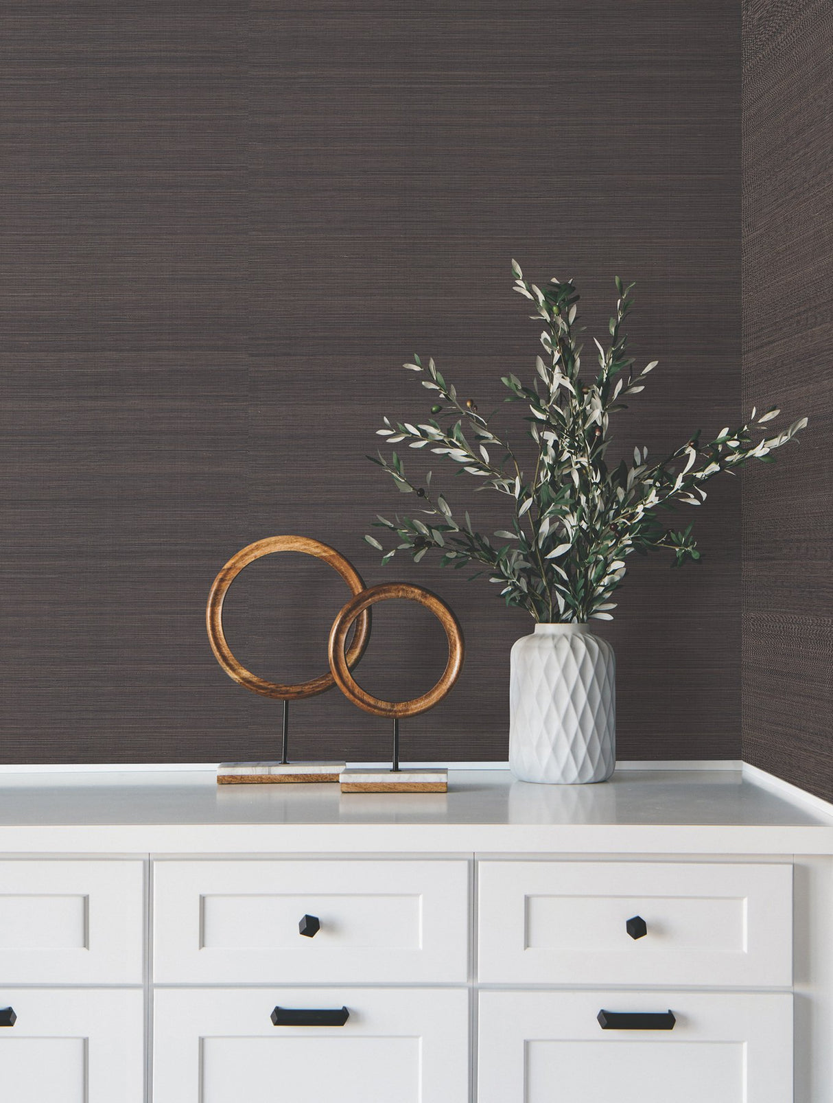 Modern Abaca Black Grasscloth Wallpaper with Traditional Style - York GV0274