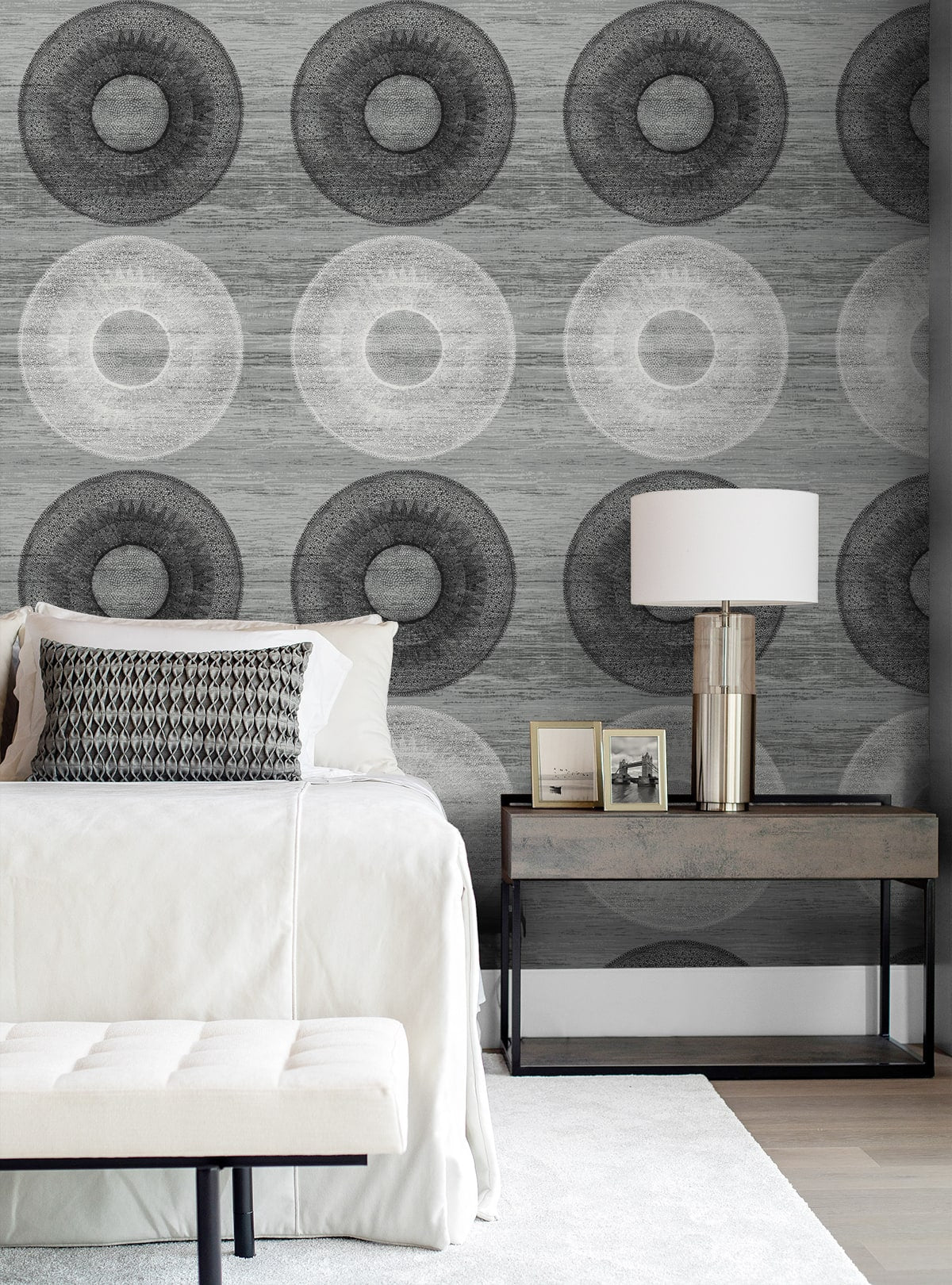 Large Circle Monochrome by Harry & Grace Peel and Stick Geometric Wallpaper – Harry & Grace HG11600
