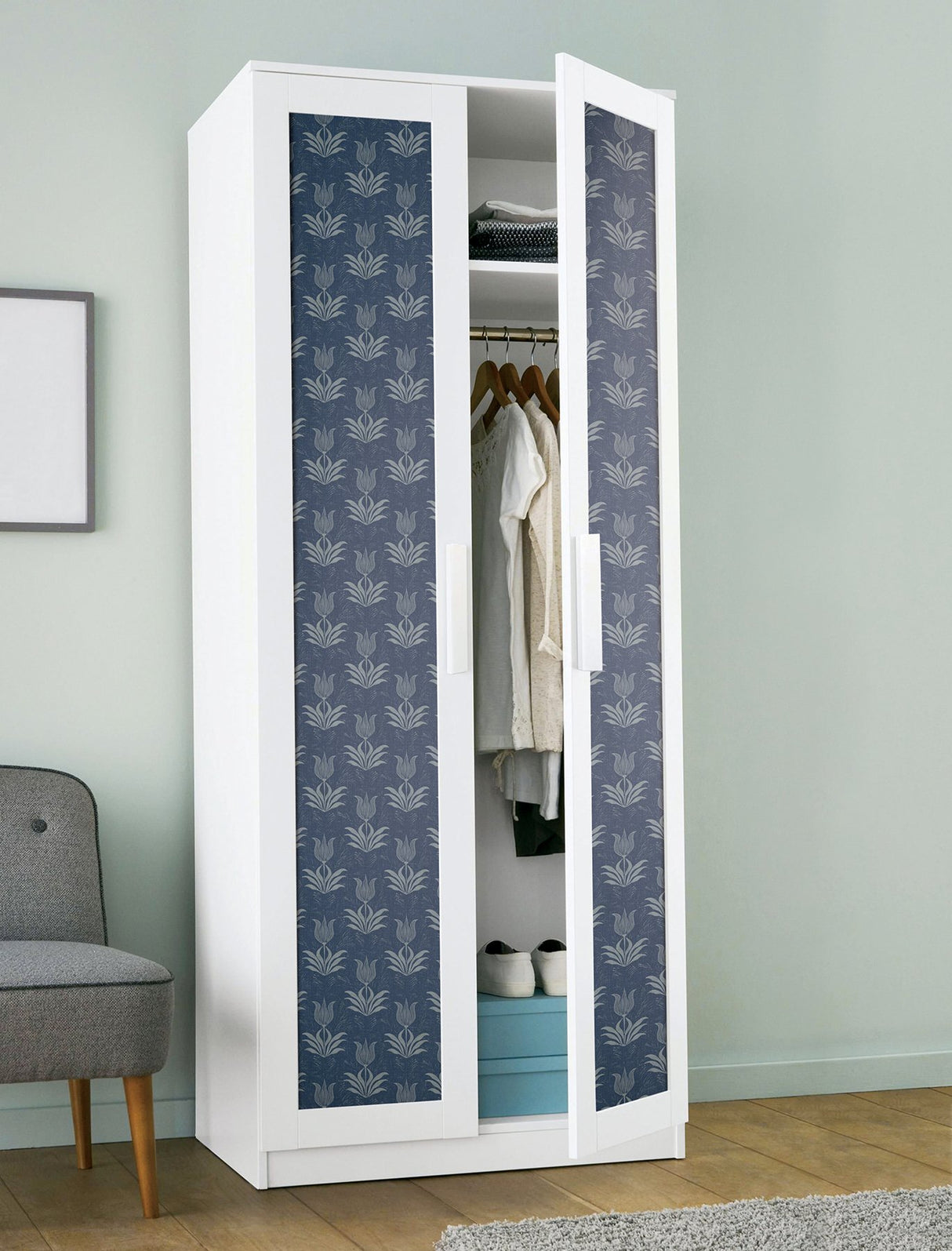 Parrot Tulip Navy Peel & Stick Wallpaper with Botanical Floral Motif - NuWallpaper JHS5034